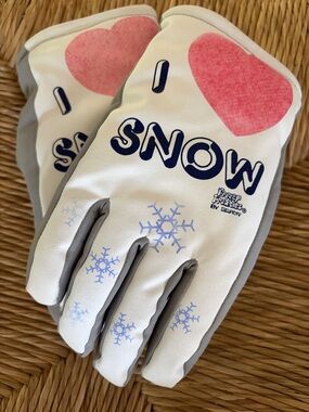 Kids Freezie Freakies I ♥️ SNOW gloves
Size Medium (7-9)